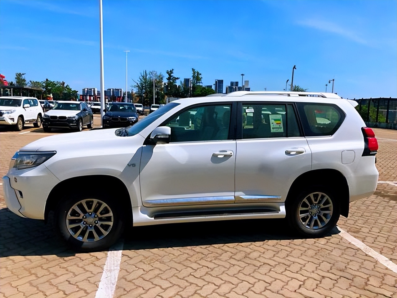 开着霸道4.0T，给自己一个信马由缰的机会