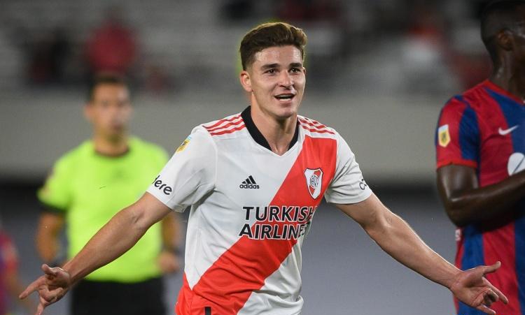 足球欠梅西一座世界杯？曼城新援口出狂言，球迷嘲讽：直接颁奖吧