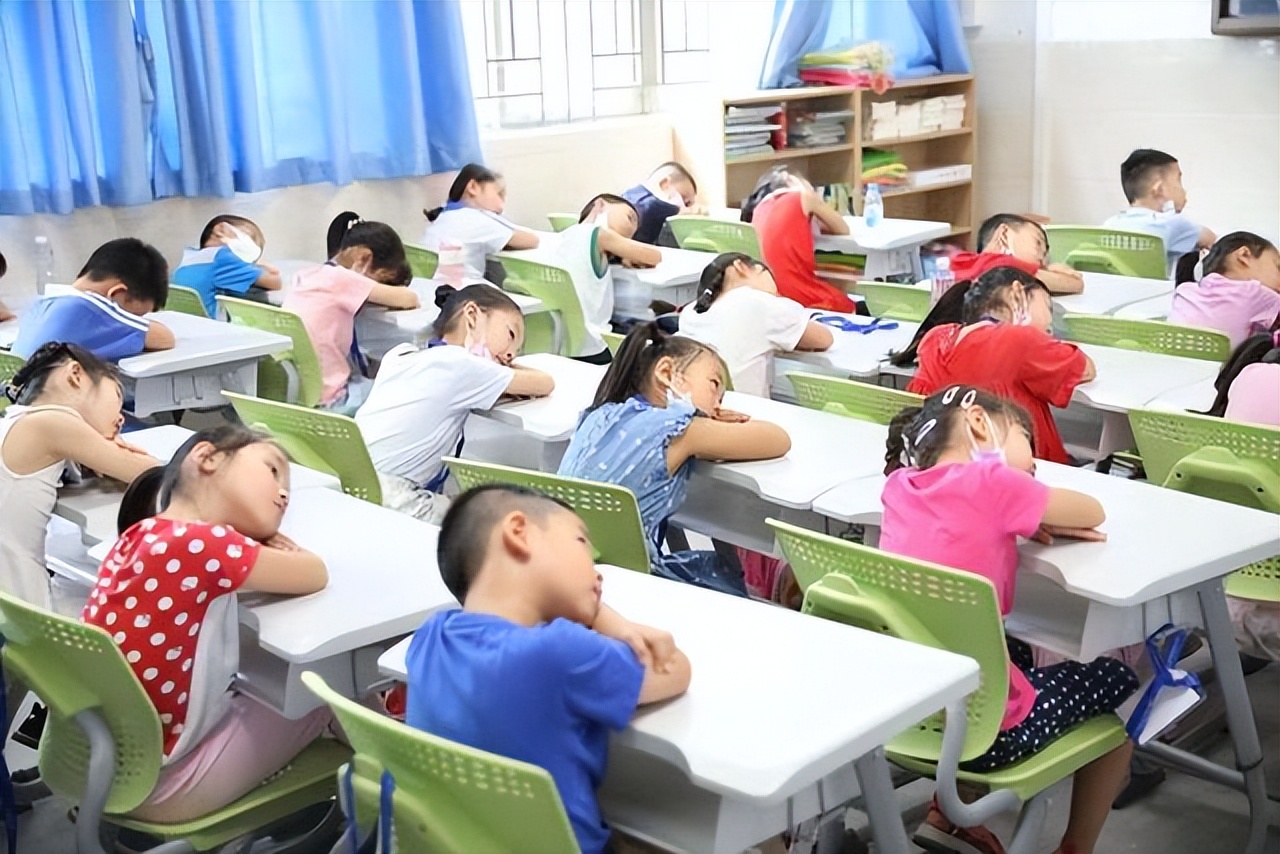 “大家就当没看见”!男家长群里发错消息无法撤回,简直没眼看