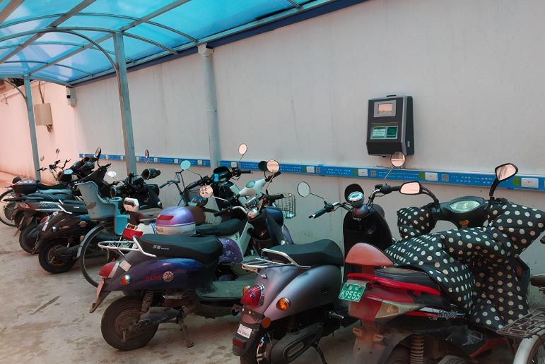 电动车多久不充电电池不会损坏,电动车一次充电不满会伤害电池吗