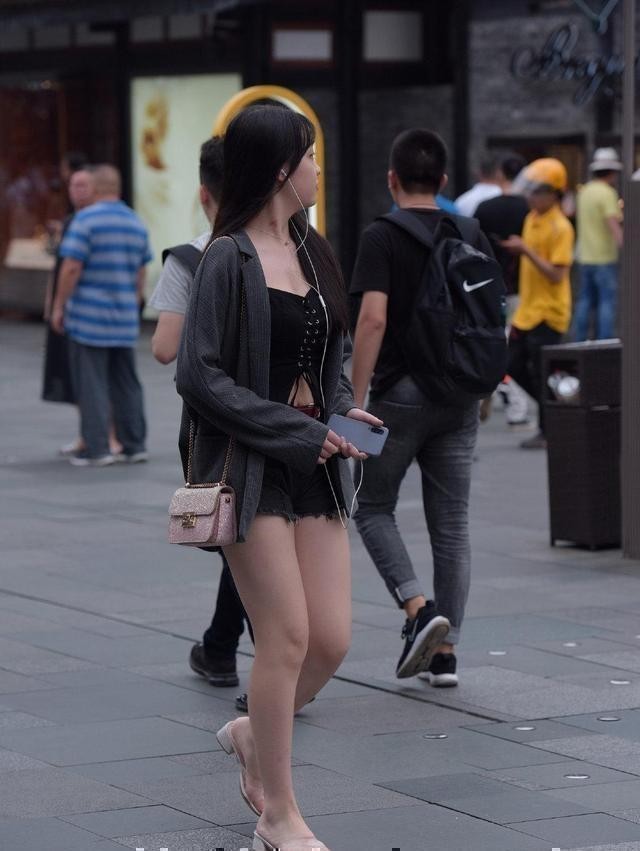 阔脚裤优雅大气高级感穿搭,艳粉红色裤子穿搭高级感