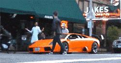 这个抹胸裙是怎么保证它不掉下来的？