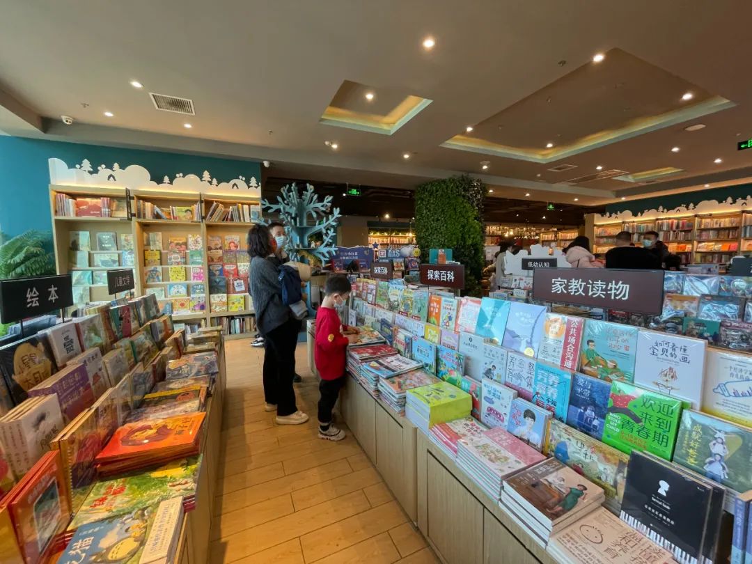 离科学最近的地方,在离科学最近的地方吃100顿饭