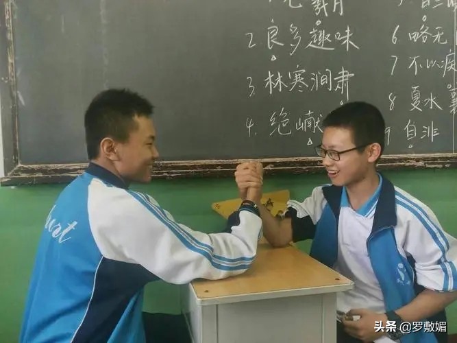 高中生掰手腕骨折谁负责,高中生掰手腕一方骨折谁承担责任