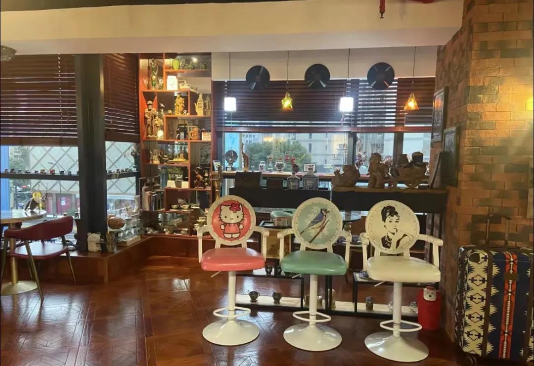 ta们拥有了“专属定制”,一起感受城市天际线上的“会客厅”!