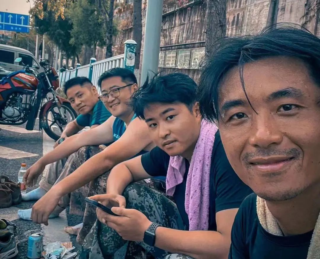 重庆山火小伙子挺身而出,重庆山火退伍军人群体挺身而出