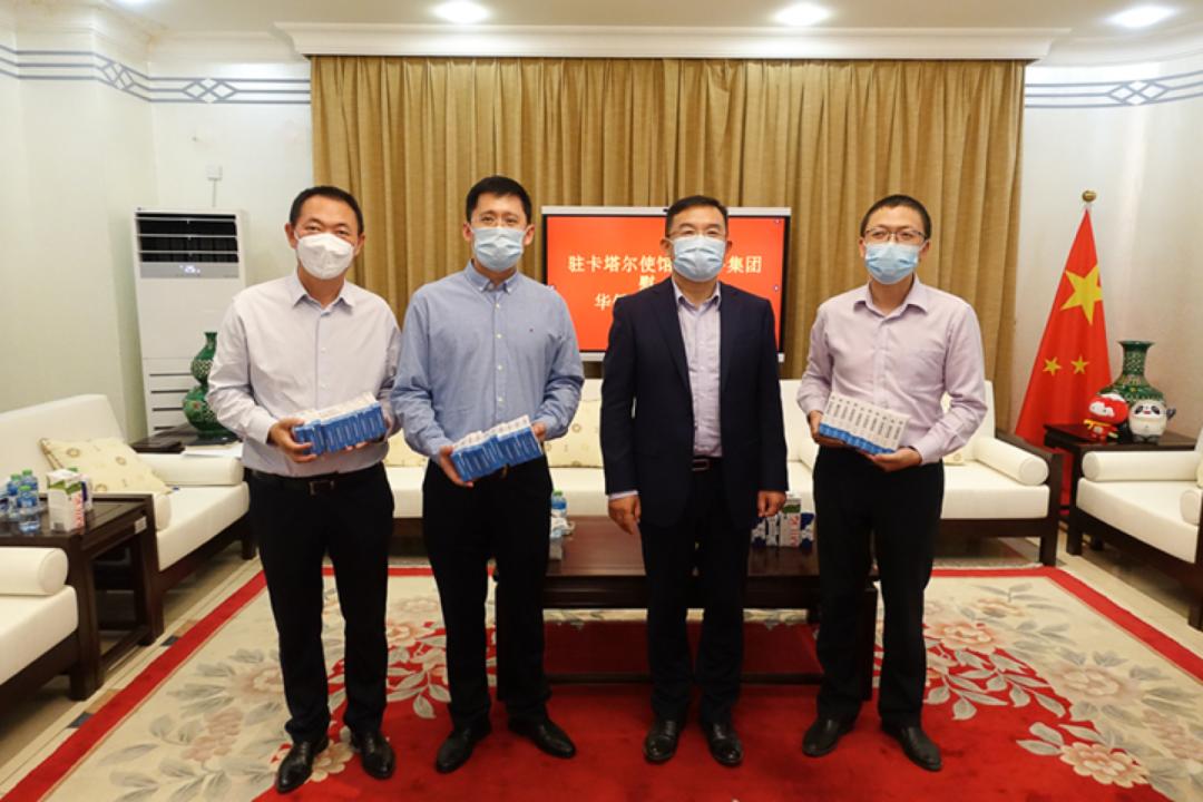 中国驻外使馆向留学生发放爱心包,中国大使馆送留学生健康包