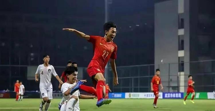 中国足球火爆场面,中国的足球春天来了