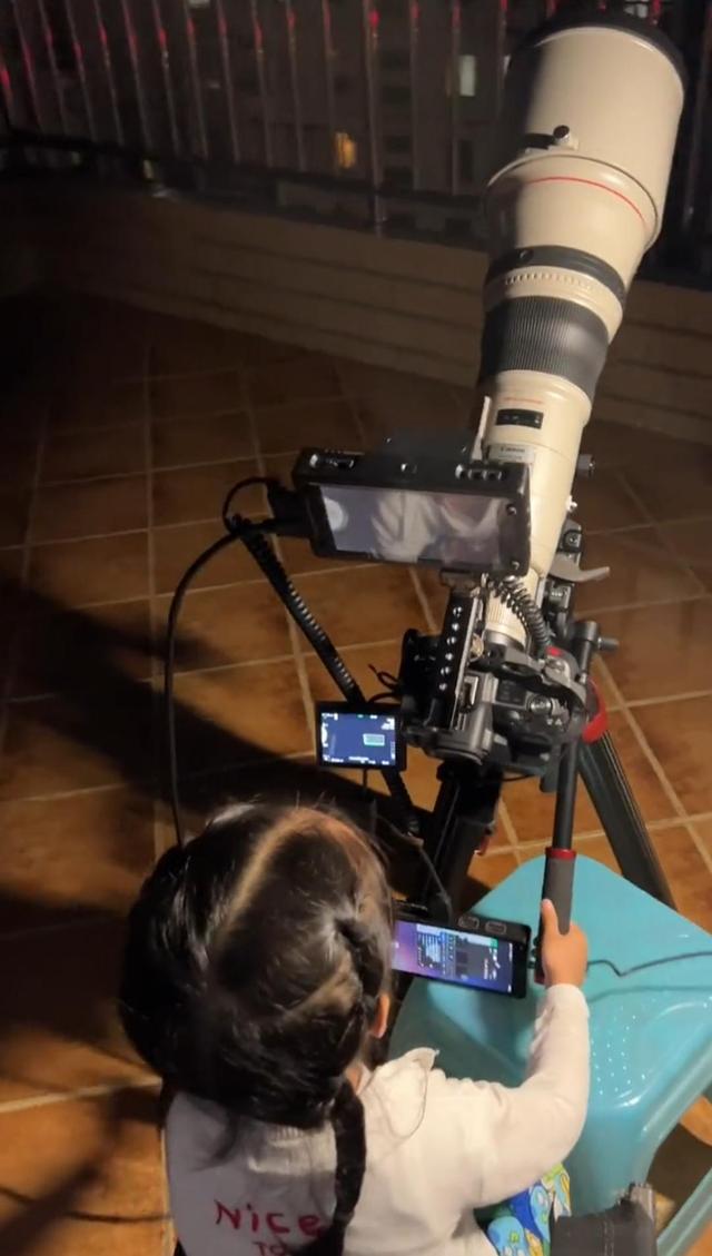 村超小摄影师是哪里人,村超5岁摄影师