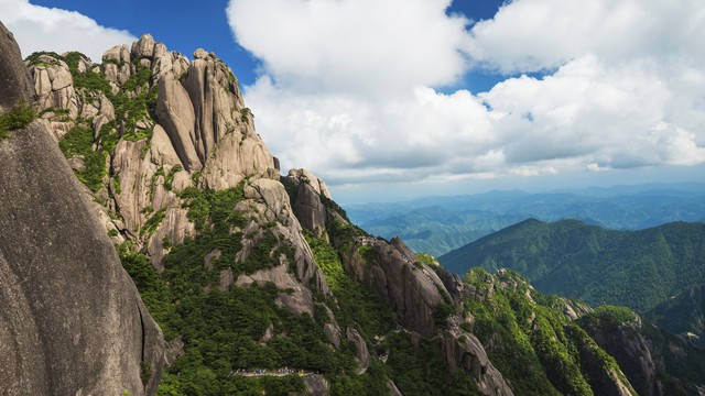 莲花峰下建爱莲池，爱莲堂里写《爱莲说》