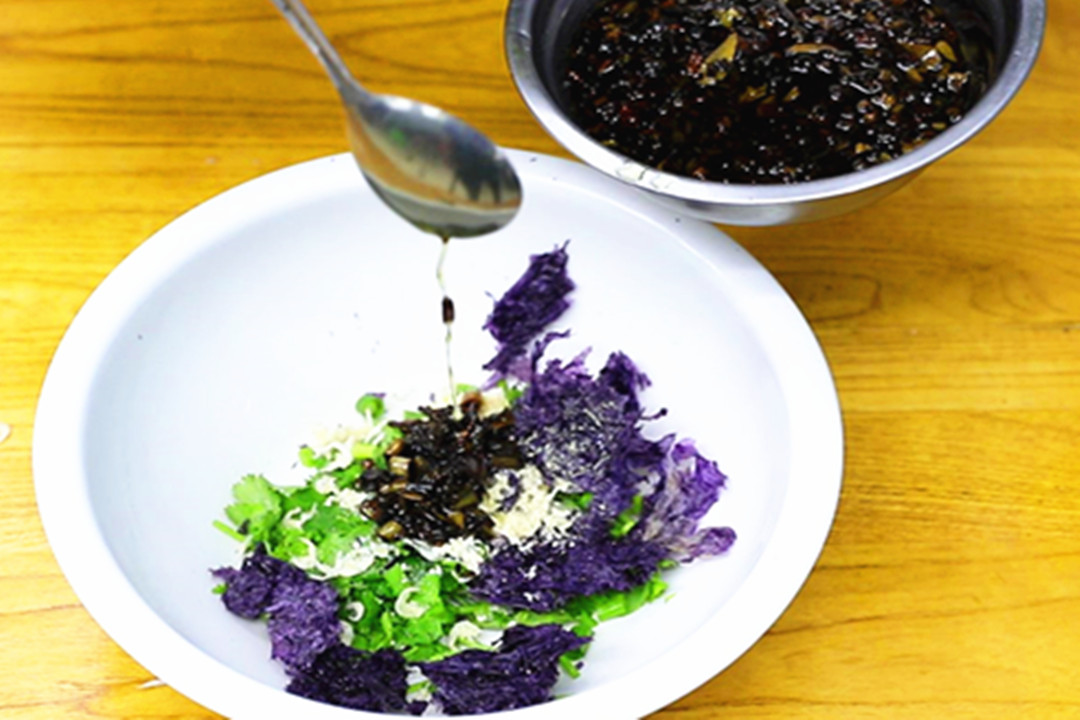 馄饨吃着像饺子?那是馅没调好!牢记“放1味加1油”,馅香汤又鲜