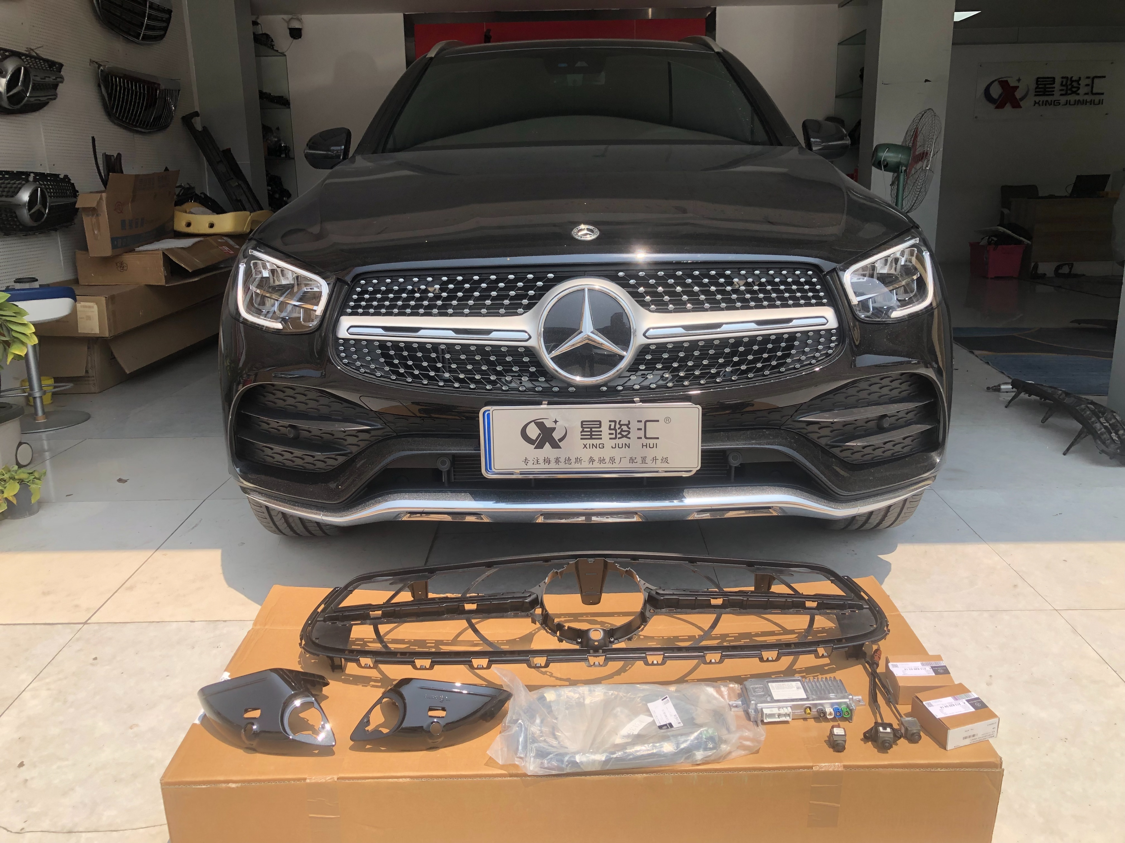 新车落地第一站，22款奔驰GLC300升级360全景影像，防止小剐小蹭