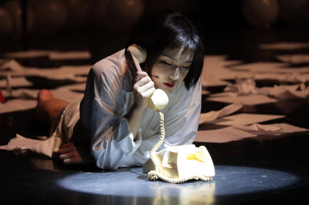 话剧背景配乐压抑,话剧表演背景音乐压抑