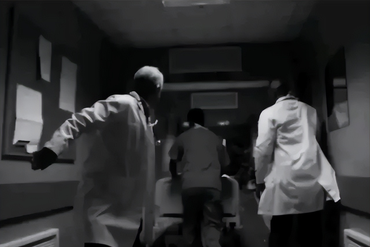 美国女子患宫颈癌晚期，散发臭味迷晕23名医护人员，却难找到原因