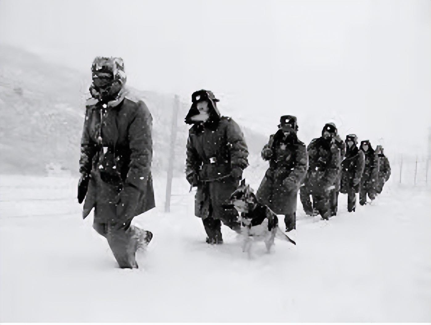 被遗忘的哨兵忍饥挨饿4年，见到解放军后大哭：终于有人来换岗了