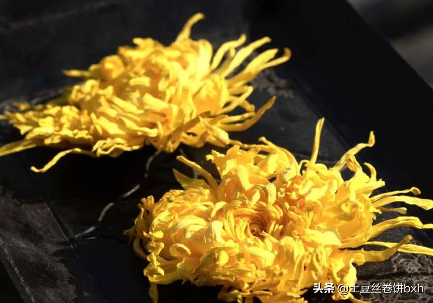 老茶客选菊花茶,老茶客提醒夏天避免3种茶