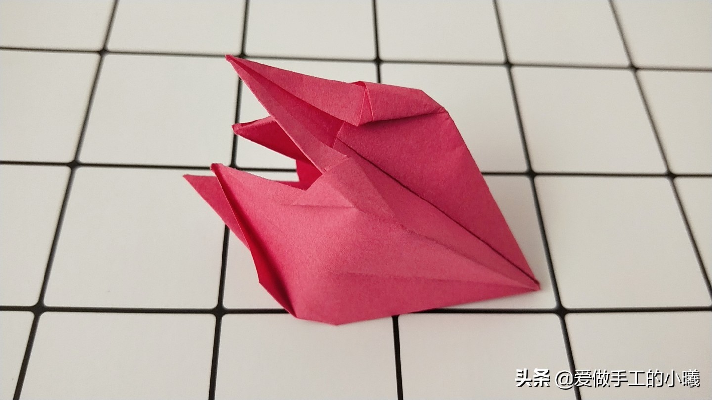 折纸小草最简单的折法,怎么用小星空纸折一个简单的手工