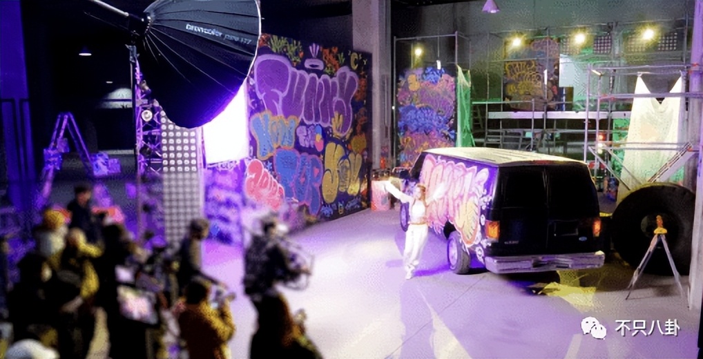 欺负人？给她找到一双合适的高跟鞋很难吗？