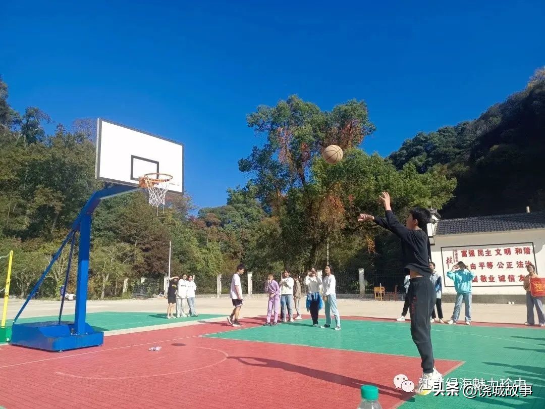 运动中挥洒青春,运动凝聚正能量田径运动会