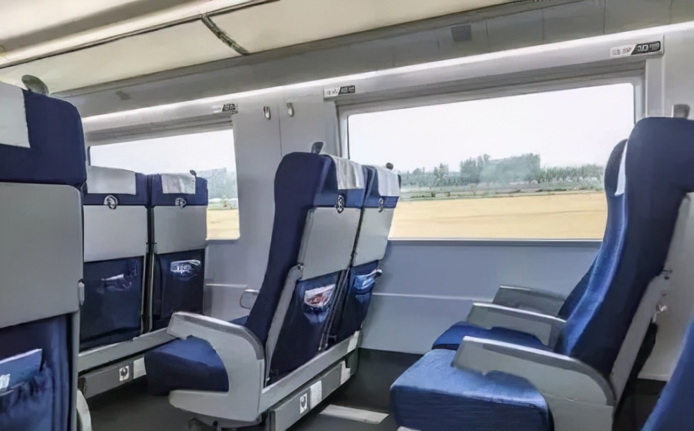 高铁运行是怎样用电的,高铁耗电怎么解决