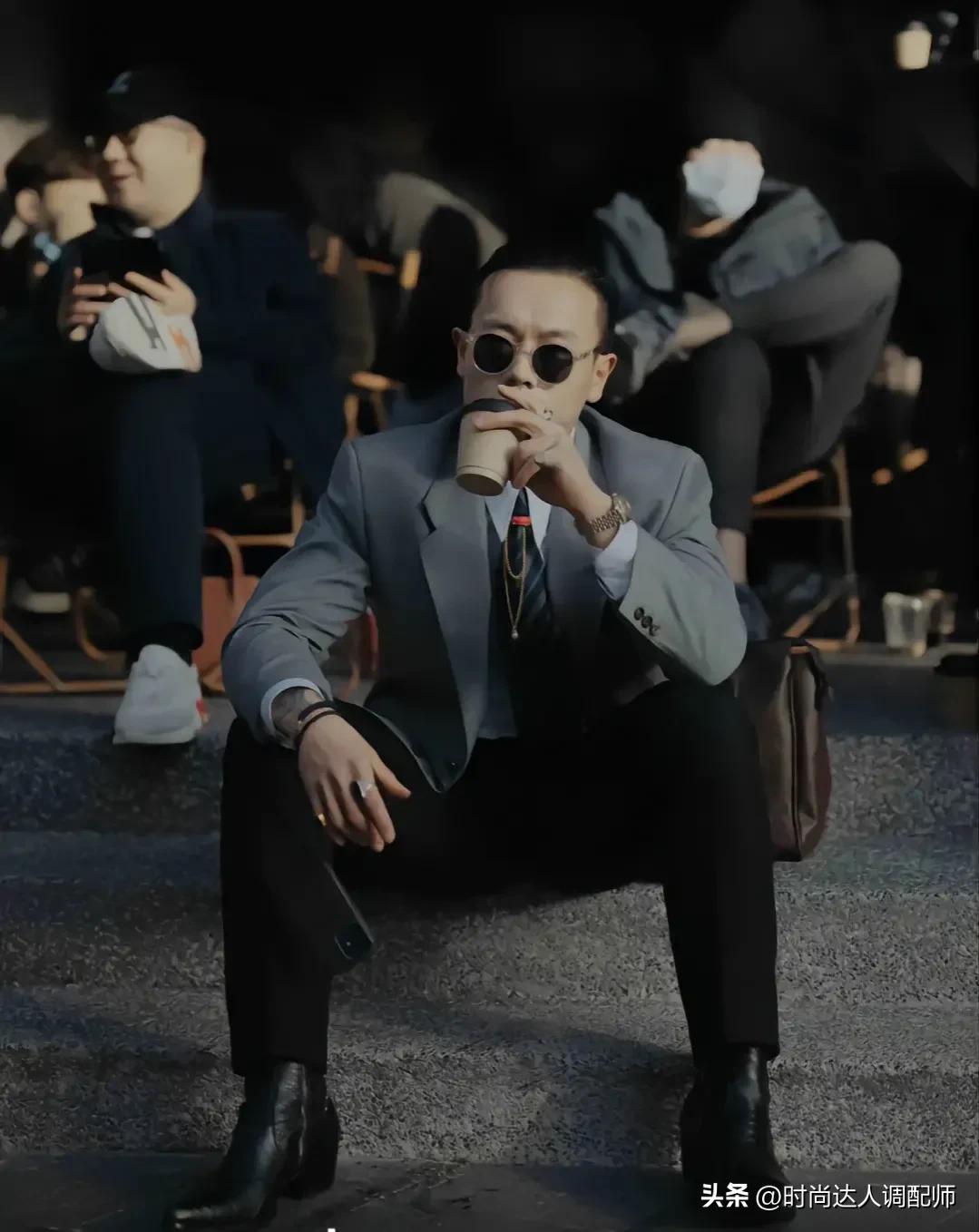 穿黑色裤子的男生穿什么鞋子好看,男士黑色裤子搭配什么鞋子好看呢