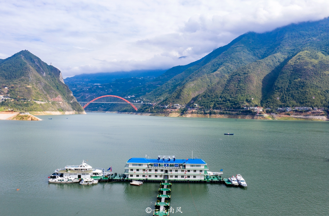 重庆有巫山这个地方吗,湖北和重庆交界的地方巫山