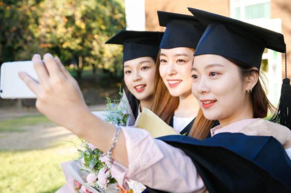 硕士生当幼儿园老师,专科生当幼儿老师的几率大吗