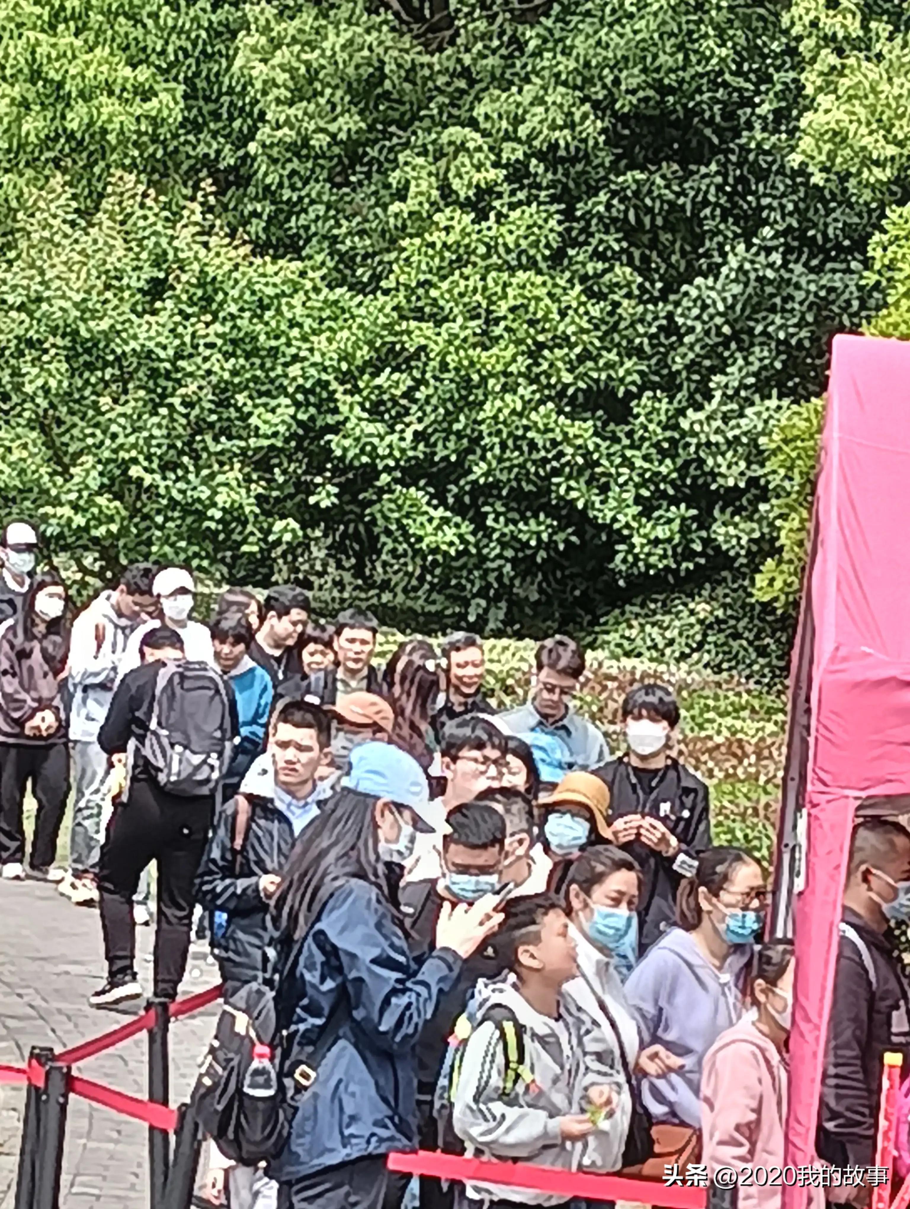 “五一”长假“摩托”骑手挣大钱引热议！