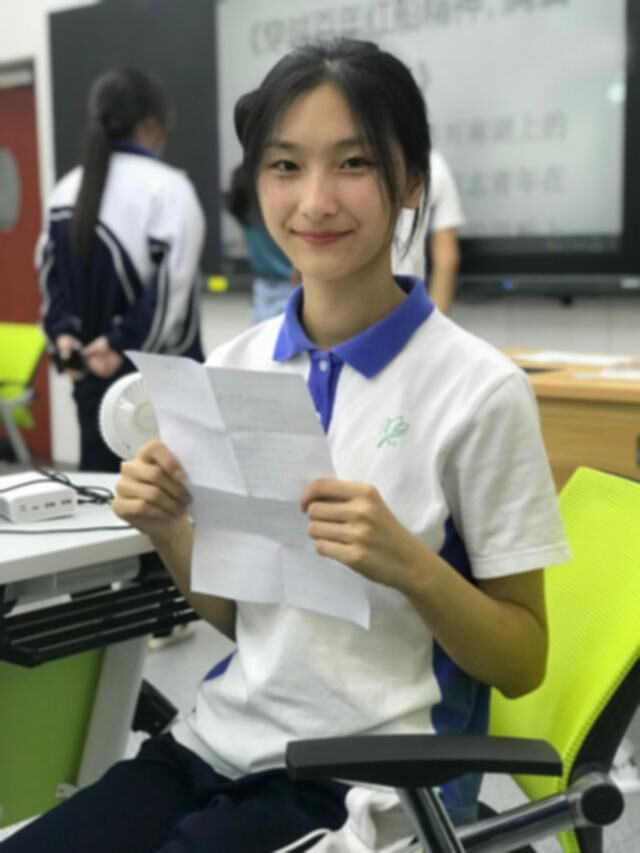 青柠原创|17岁“汽修女孩”爆红，读职校也可获汽车名企高薪聘请