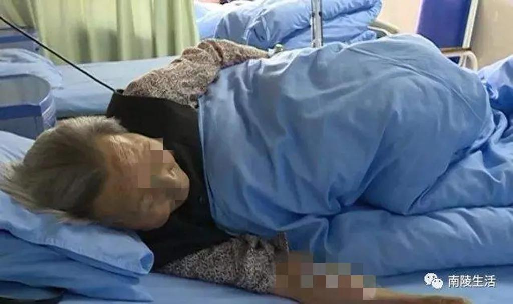 老年人梦见已故的亲人是什么征兆,老年人经常梦见死去的人啥原因