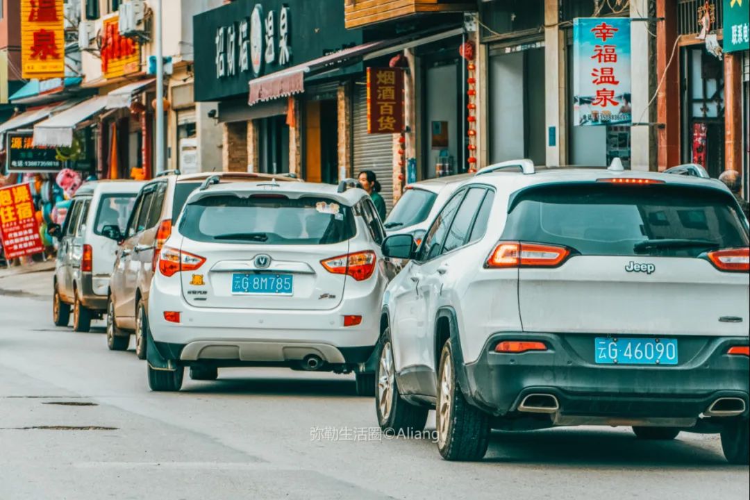 云南西部大峡谷泡温泉,云南原始森林温泉