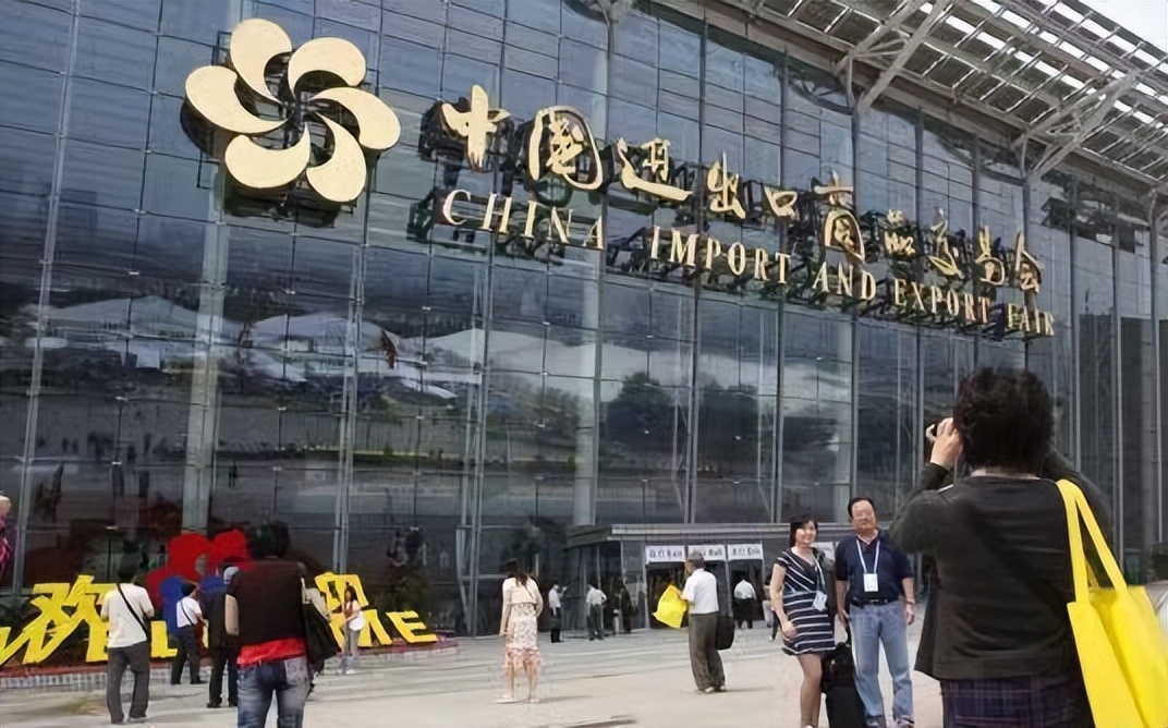 我，身高145，高中文化，19年在深圳开始做外贸，如今年收入60万