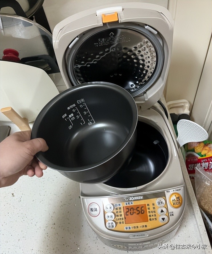 日本电饭煲和中国电饭煲哪个好吃,松下虎牌象印电饭煲的优缺点