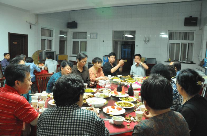 堂叔和堂哥赚钱后，我从人人夸张的大学生变成了反面例子