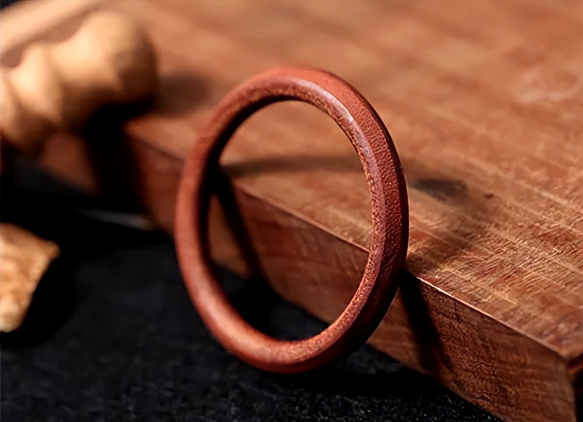 哪种手串更容易上包浆,手串包浆香味少