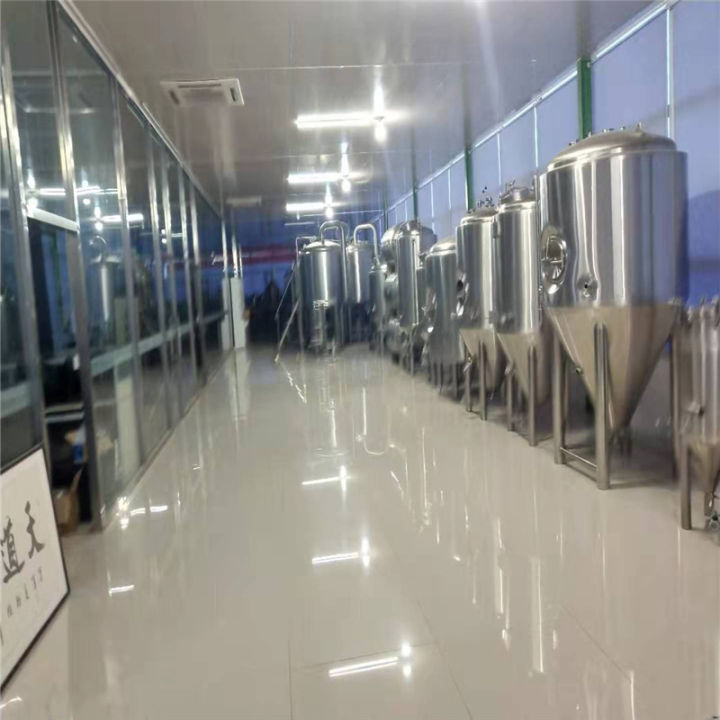 啤酒馆精酿啤酒设备多少钱一套,精酿啤酒店大设备投资大概多少钱