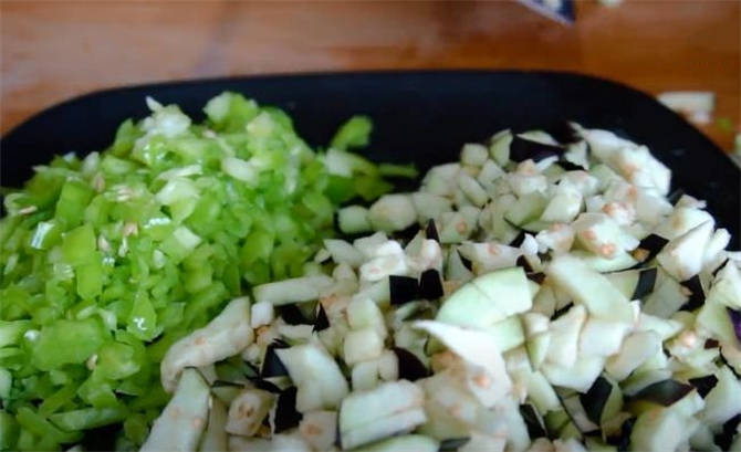早餐我家就爱吃这馅饼皮酥馅鲜嫩,只要10分钟做出又酥又香的馅饼