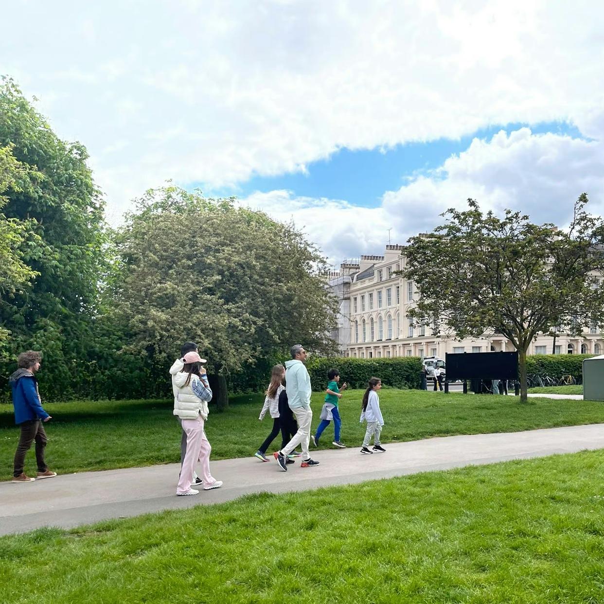 刘强东章泽天英国女王,刘强东章泽天英国参加婚礼照片