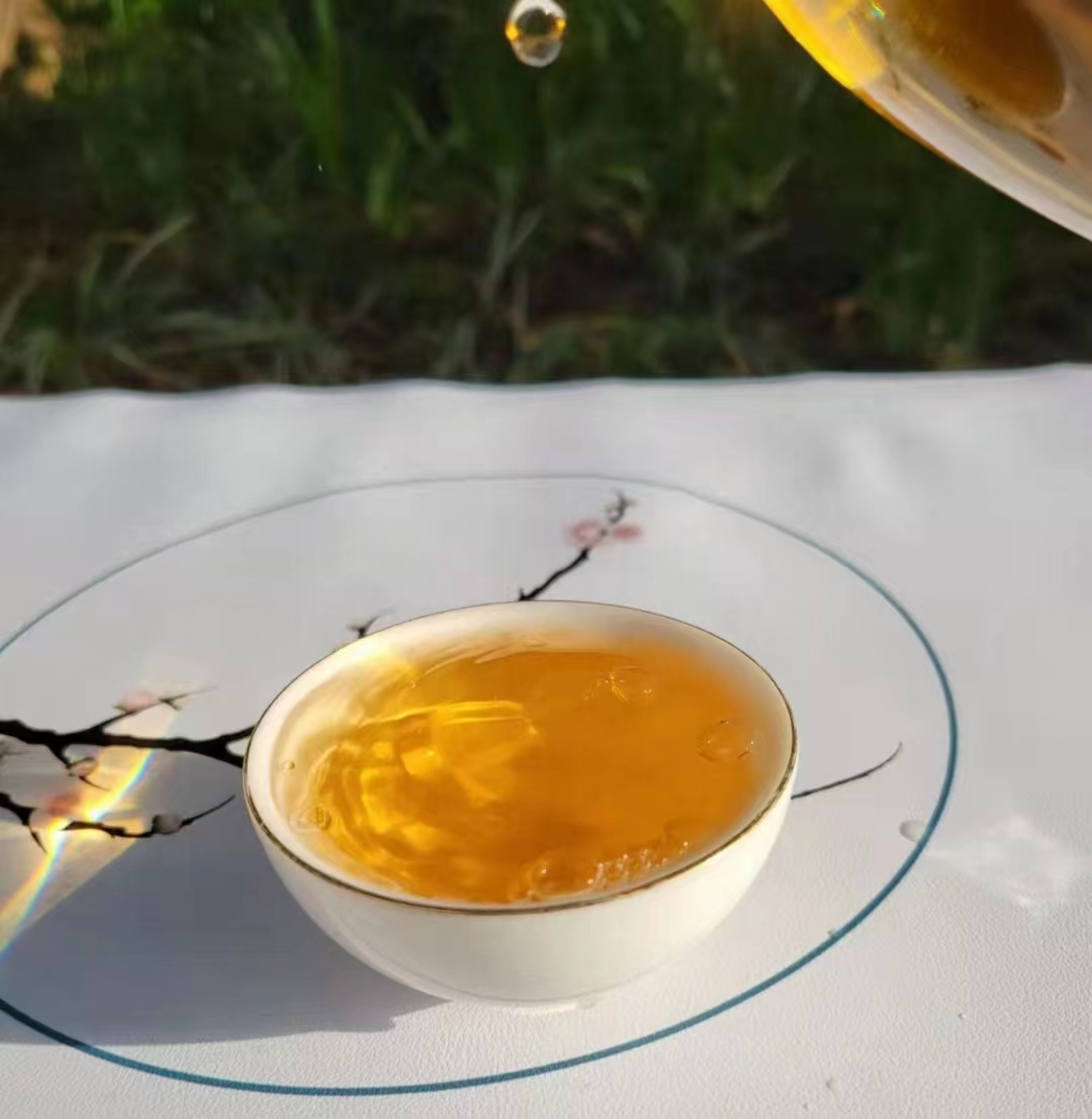 一壶清茶一炉禅香一束枯花,一壶茶一炉香一缕阳光