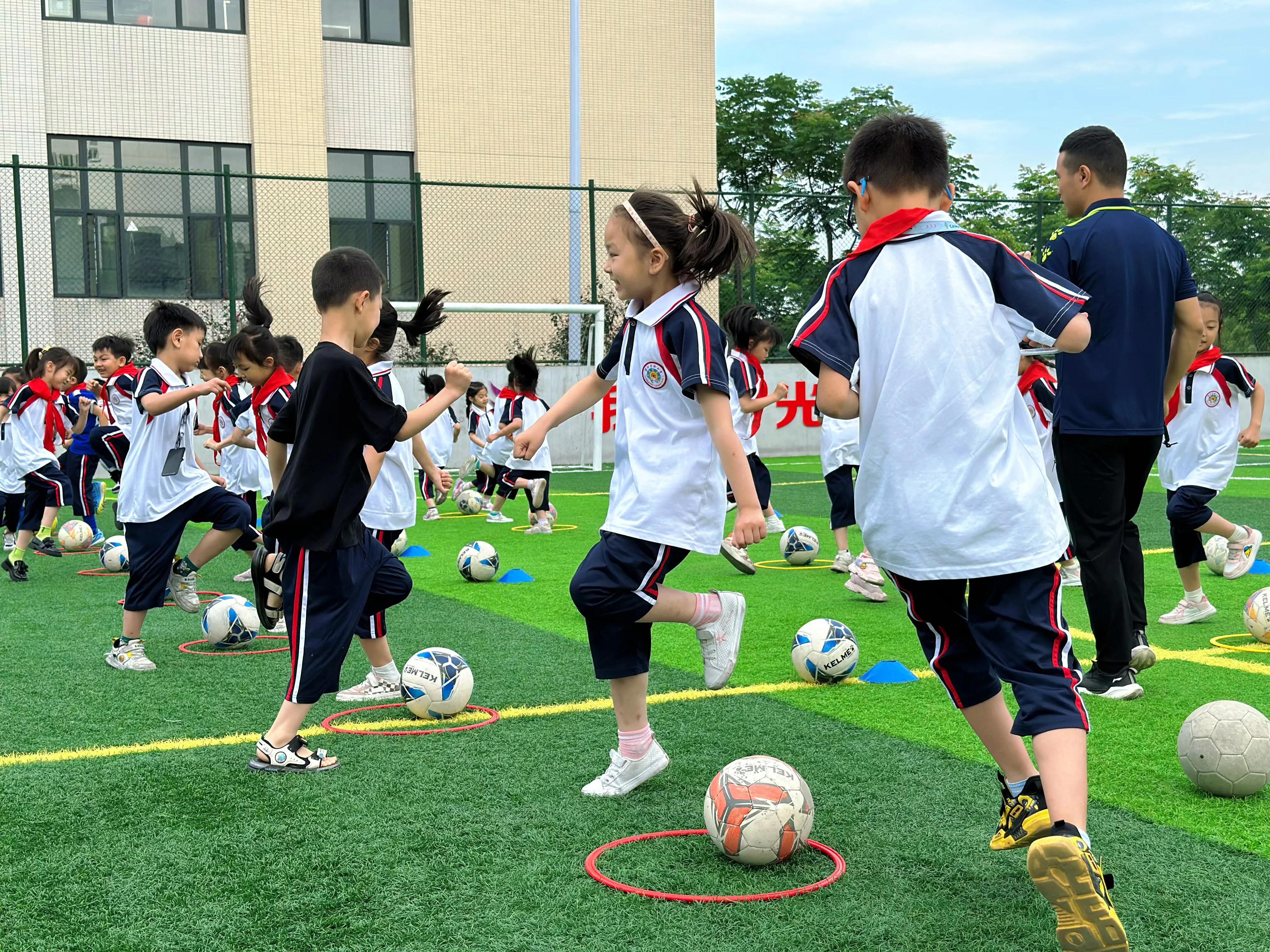 学校足球特色活动简报,澧州实验小学足球队