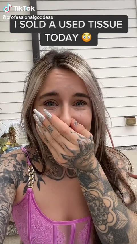 美国女子网售重口垃圾：灰尘脏水，指甲舌苔，真有人高价买？