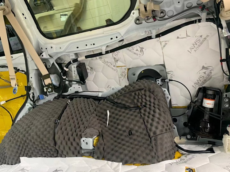 丰田酷路泽隔音改装哪家好,丰田兰德酷路泽全车隔音施工