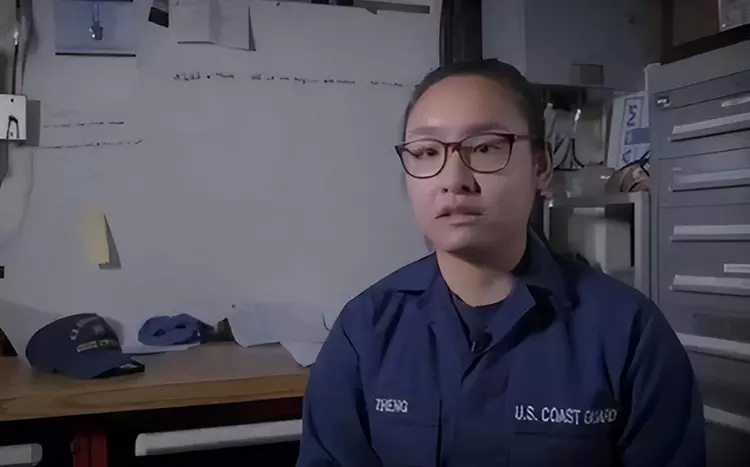华人女兵在美军舰上干什么,美军华裔女兵向中国海警喊话