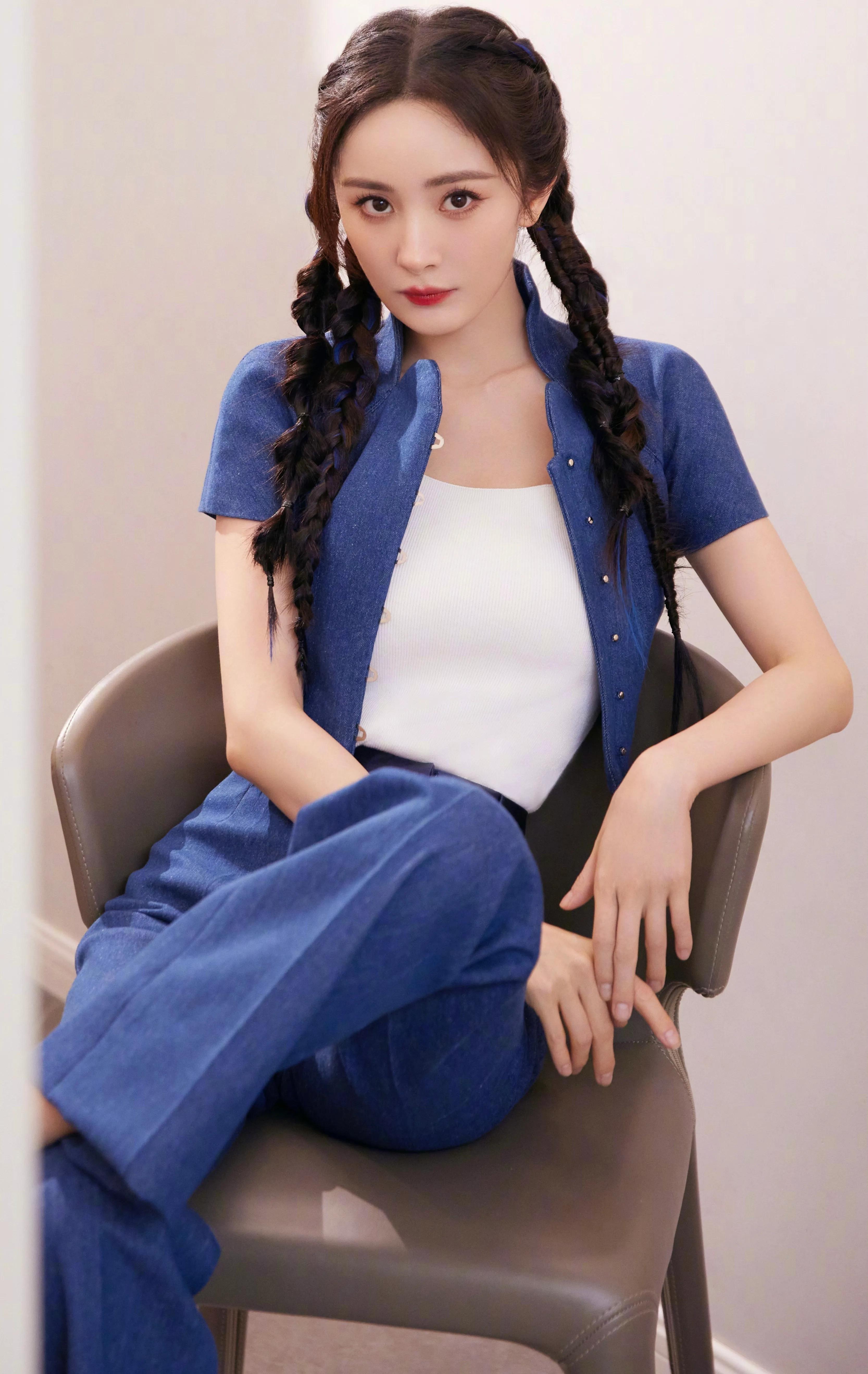 杨幂高跟鞋尖头图文,杨幂最近很火的高跟鞋