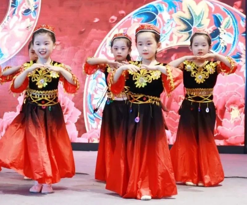 舞蹈表演培训推荐哪家,舞蹈机构还是舞蹈学校