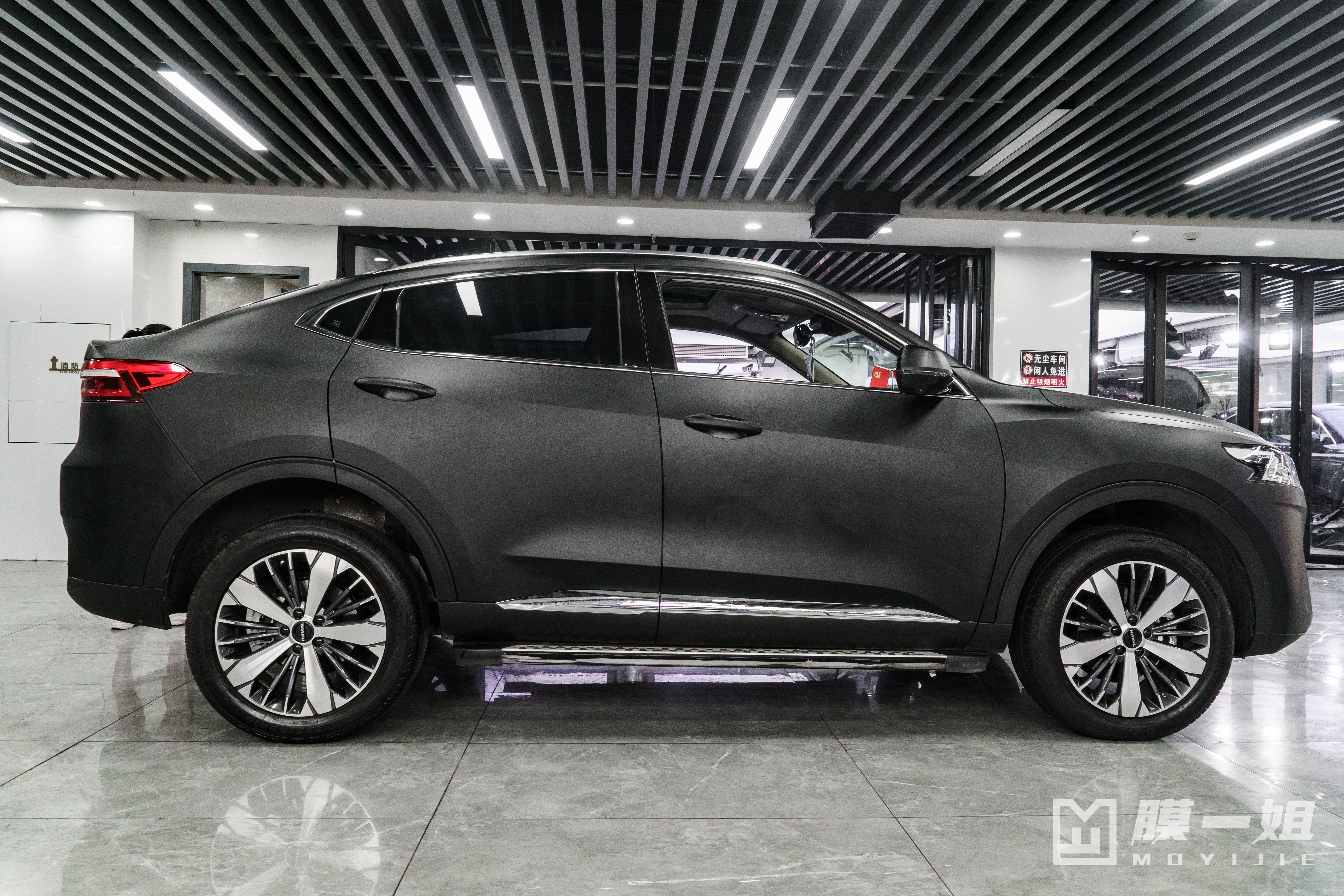 白色哈弗f7x改色膜黑白渐变,哈弗f7x黑武士改装什么颜色好看