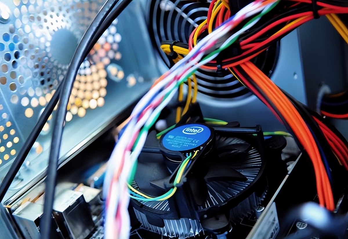 电脑突然花屏重启又好了,笔记本电脑屏幕突然花屏