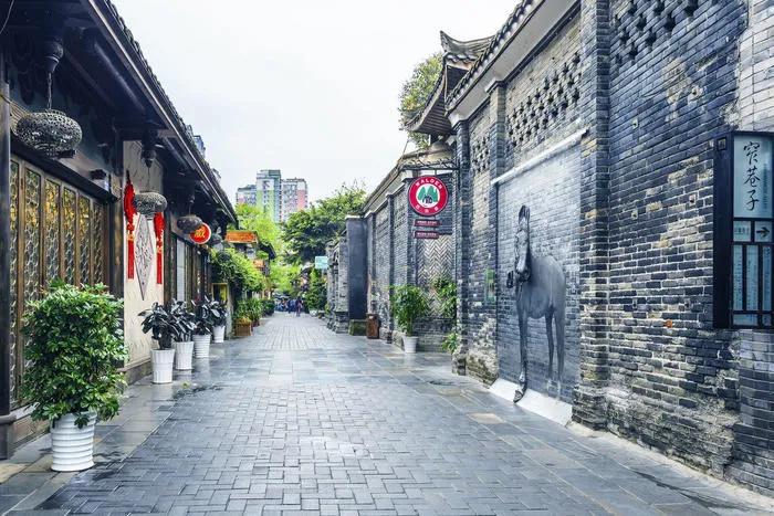 成都到青岛自驾游住宿攻略,成都旅游住宿攻略及费用