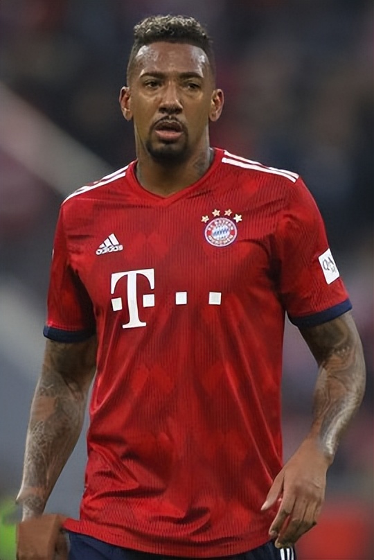 未来十大天才中后卫,现役中后卫十大最佳排名