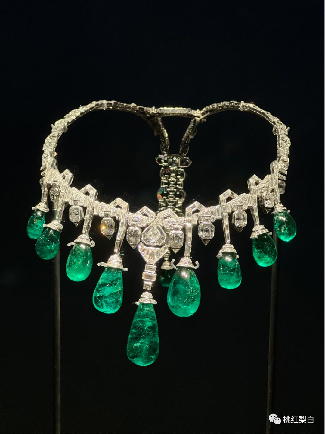 温莎公爵夫人珠宝展出,温莎公爵夫妻视频